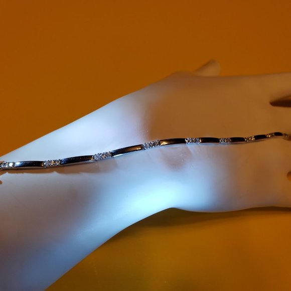 BRAND  NEW  DIAMOND  TENNIS  BRACELET  14K  WHITE  GOLD - Picture 2 of 9